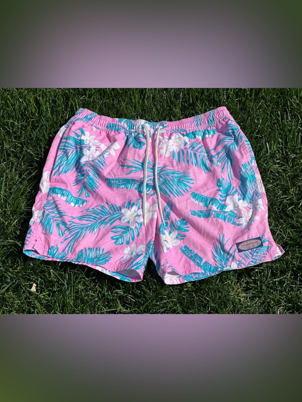 Vineyard Vines Swim Trunks Men’s Medium Pink Tropical Palm Print Lined Shorts
